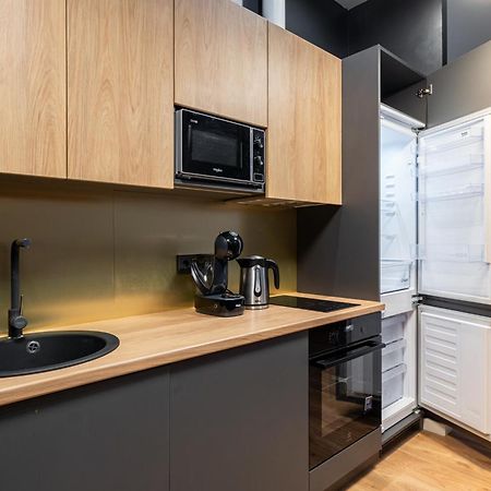 Lienes Iela Gem 1Br Apartment With Fireplace In Historic Unesco Center Riga Luaran gambar