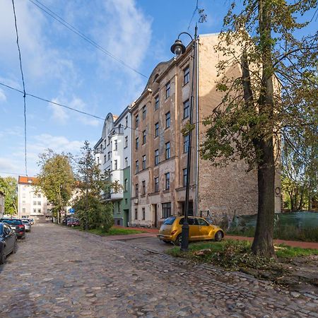 Lienes Iela Gem 1Br Apartment With Fireplace In Historic Unesco Center Riga Luaran gambar