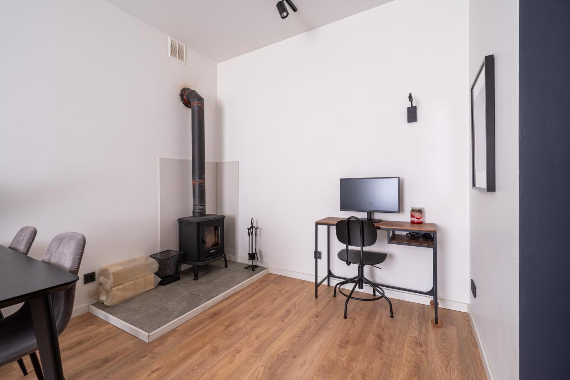 Lienes Iela Gem 1Br Apartment With Fireplace In Historic Unesco Center Riga Luaran gambar