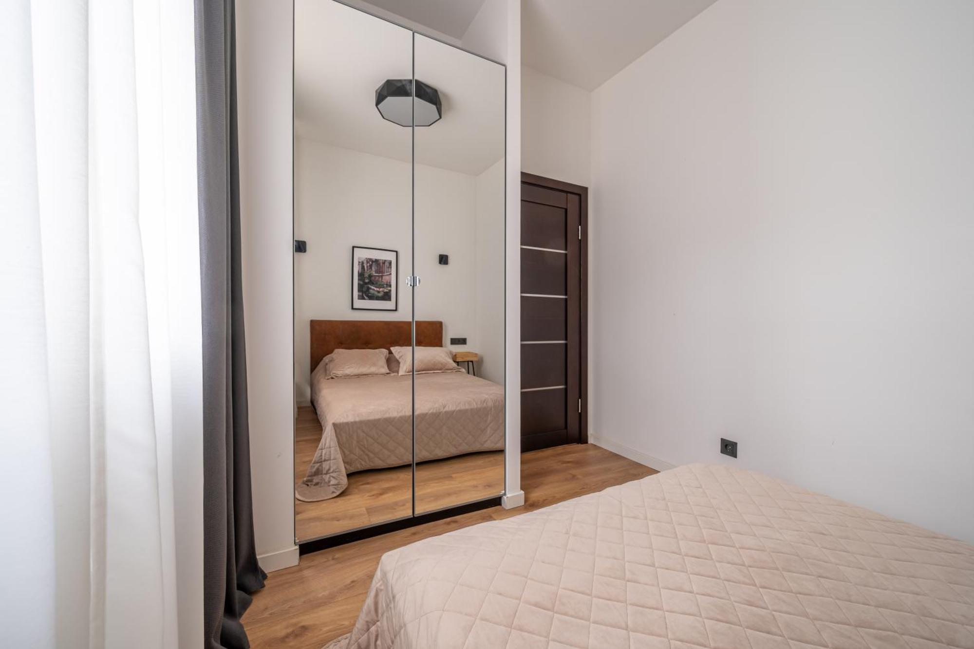 Lienes Iela Gem 1Br Apartment With Fireplace In Historic Unesco Center Riga Luaran gambar